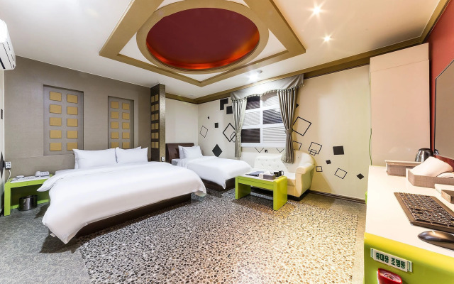 Hotel Millennium