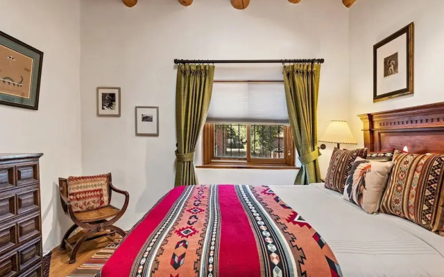 Amor - Historic Adobe in the Heart of The Railyard and Downtown Santa Fe, Hot Tub
