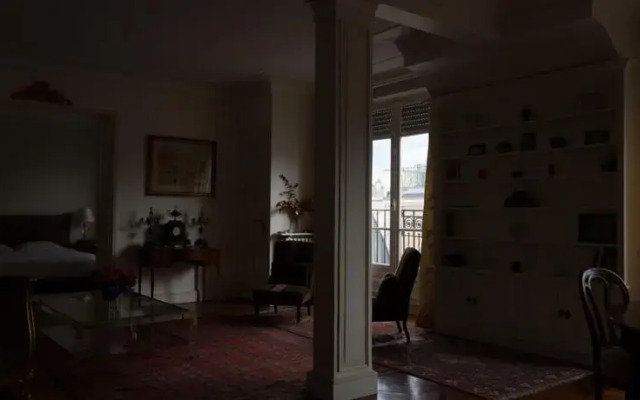 Avenue Foch - Arc de Triomphe Flat