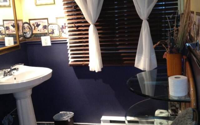 Repos & Manna Downtown Montreal