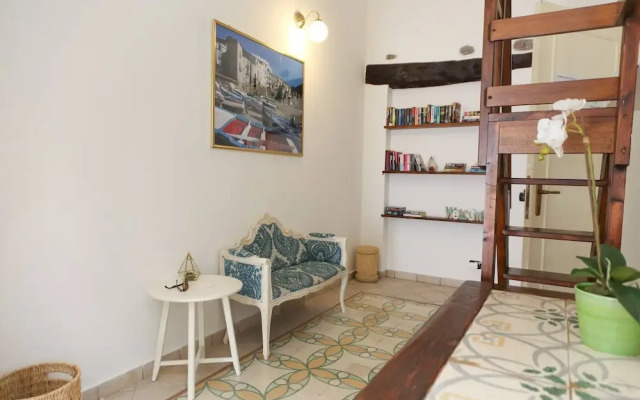 Central Apartment With Balcony