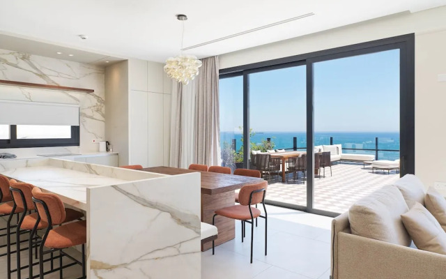 LIV Mackenzie Beach Suites