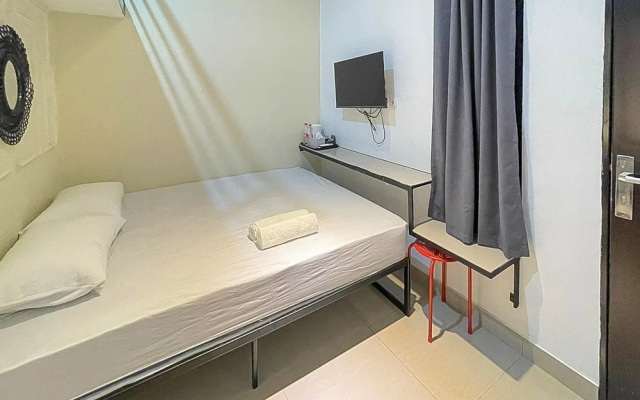 JM Tuparev Mitra RedDoorz – Guest Rooms – Karawang