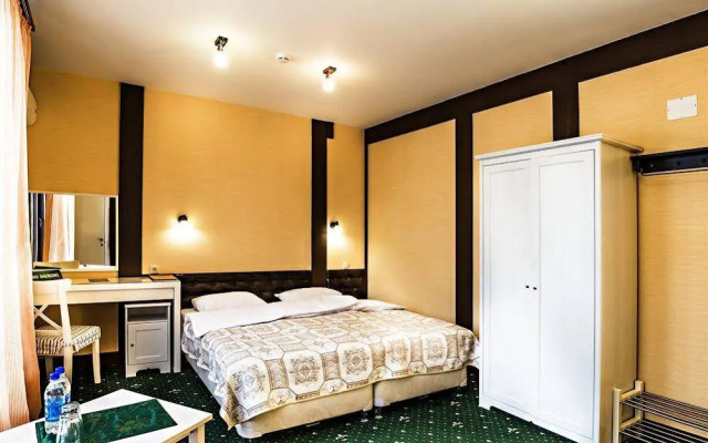 Hamilton Hotel