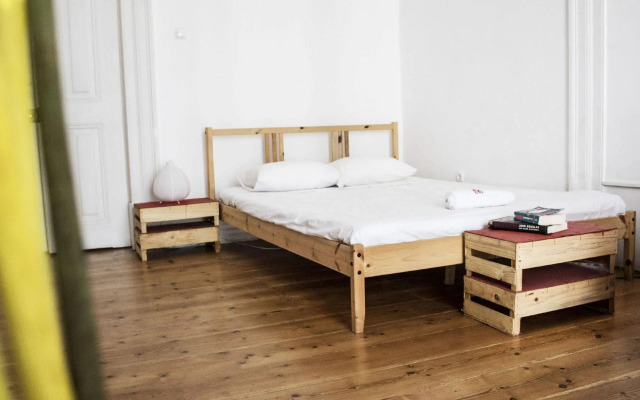 Locals Hostel & Suites