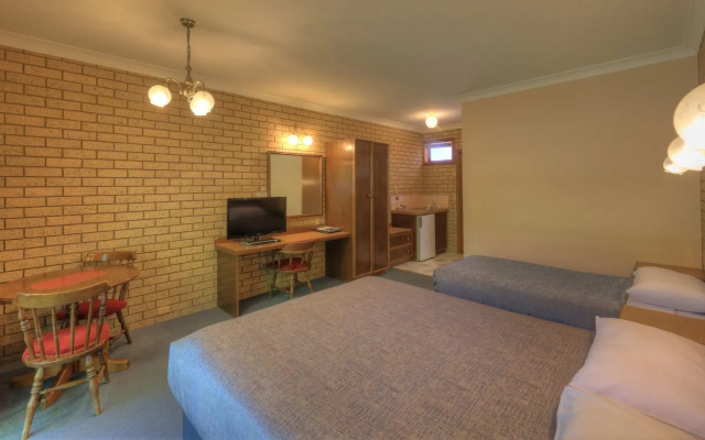 Barrass's John Bright Motor Inn