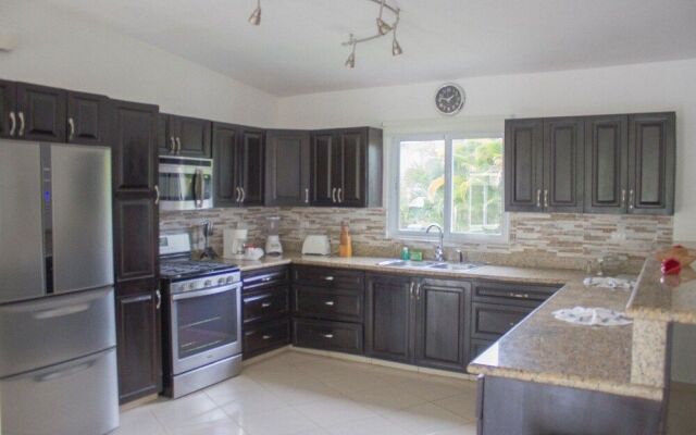 Specially Design 6 Bedroom Villa With King Beds