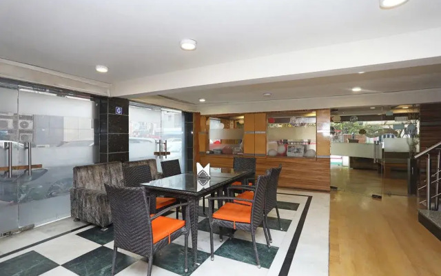 Oyo 10937 Hotel Balsons Continental