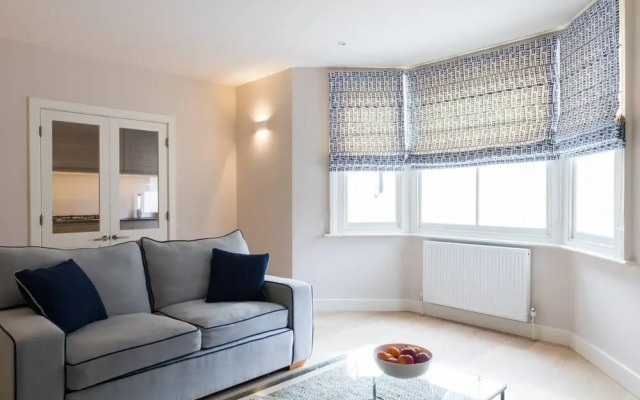 Beautiful Brook Green 2 bed Flat, Close to Tube