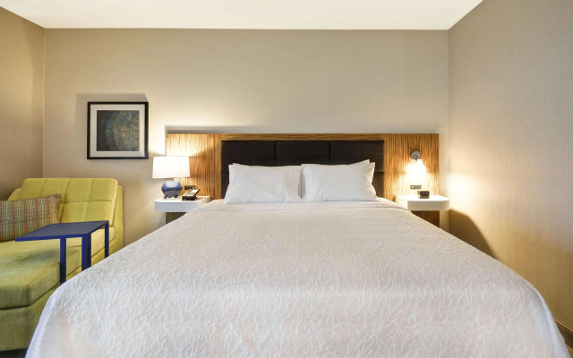 Hampton Inn & Suites Detroit/Warren