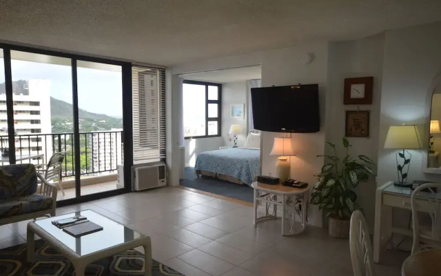 Waikiki Banyan #2513 by RedAwning