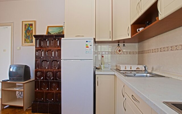 Apartment 613