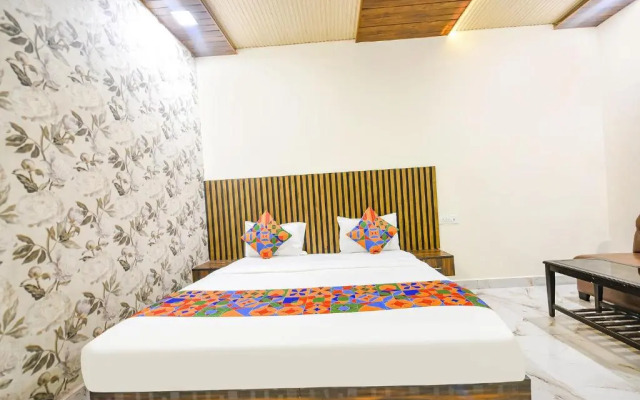 Crystal Palace by OYO Rooms