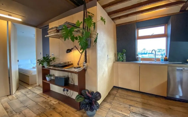 Bright, Spacious Two-bed in Hackney