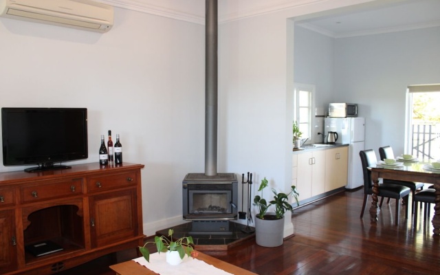 Vineyard Cottage at Upper Reach Winery – Guest Rooms – Baskerville