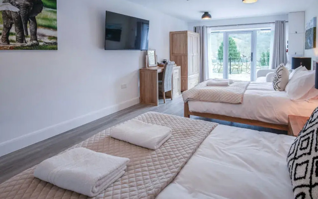 The Sleeping Giant - Pen Y Cae Inn