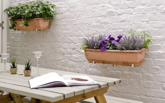 2-bed Apartment Victoria