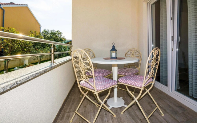 Nice Home in Vrsi-mulo With Wifi and 1 Bedrooms