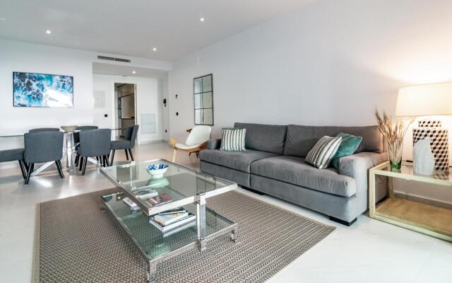 LAE9.1I- Apotel Estepona Hills by roomservices