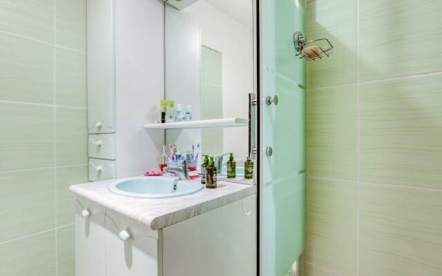 Beachfront Apartment in Grancamp-maisy With Terrace