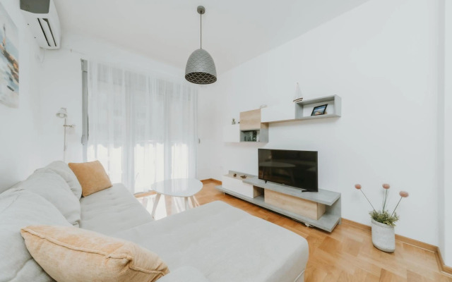 Spacious Modern New 48 m2 flat + free parking