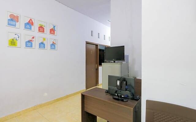 OYO Life 2724 Wisma Wijaya