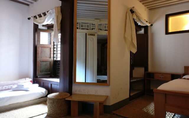 Hiranya Guest House
