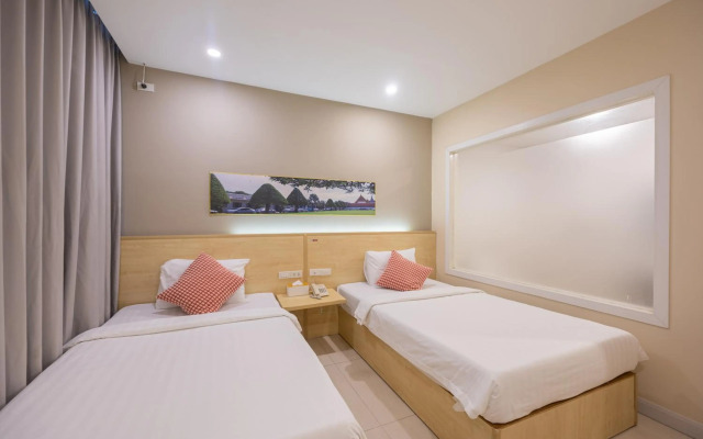 The President Hotel at Chokchai 4