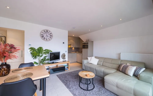 Apartment With Sunny Terrace