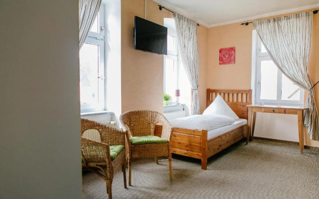 Landhotel Airport Inn