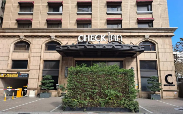 Hotel June