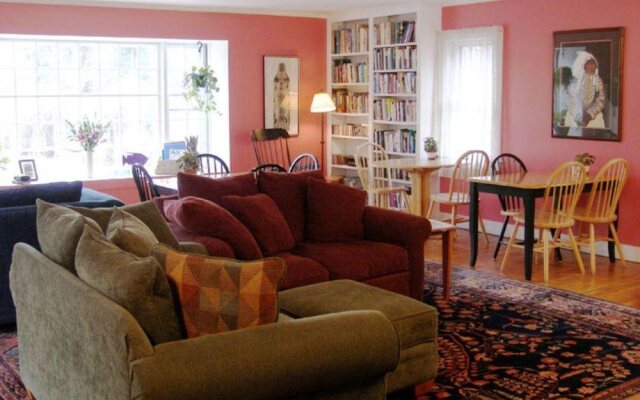 Woods Hole Passage Inn