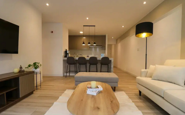 w Charming 2BR w Balcony in Miraflores