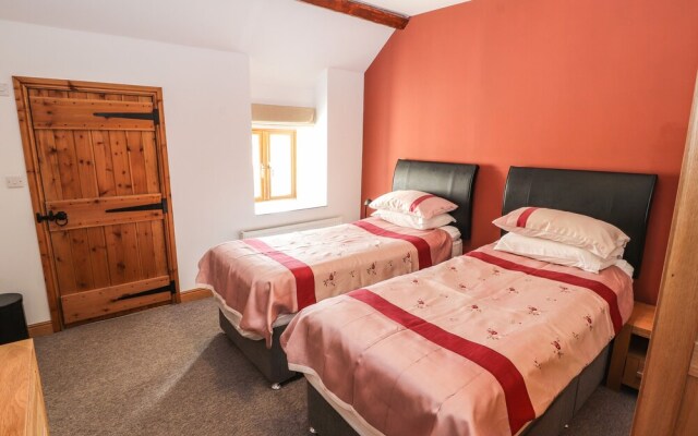 Maestyddyn Farm House