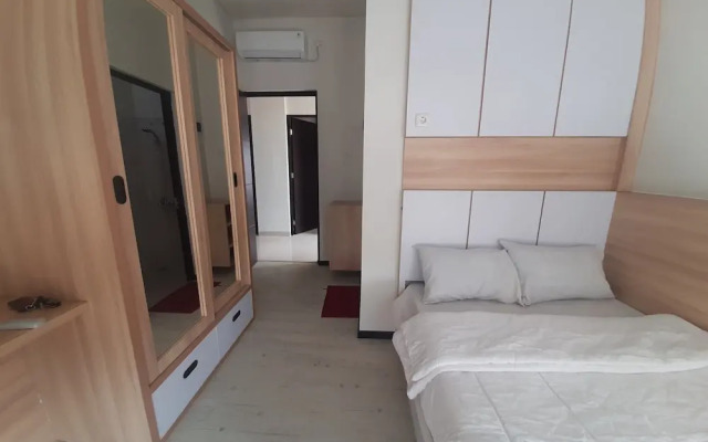 OYO Life 93289 Jelita Residence 2