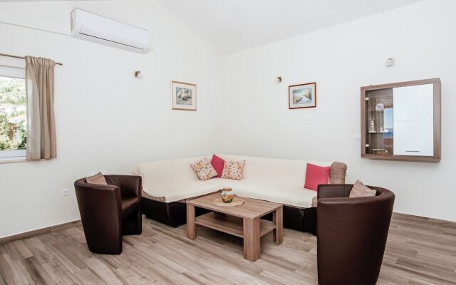 Modern Apartment near Sea in Starigrad