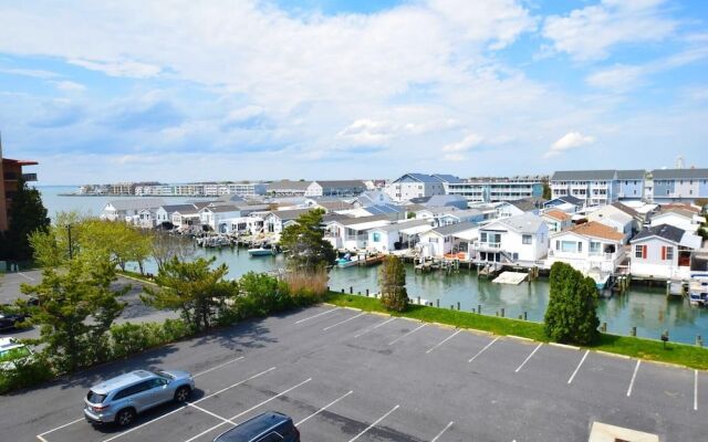 Westward Ho 408 Condo by RedAwning