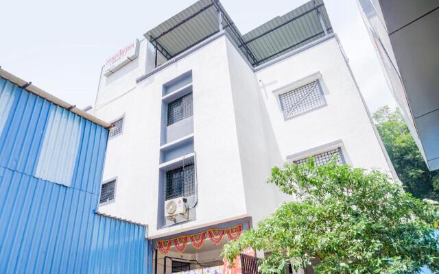 OYO 81205 Hotel Manikyaa