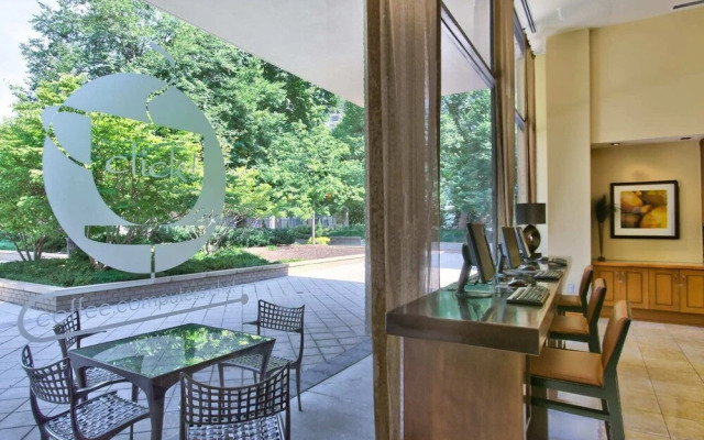Crystal City Comfortable Apartments