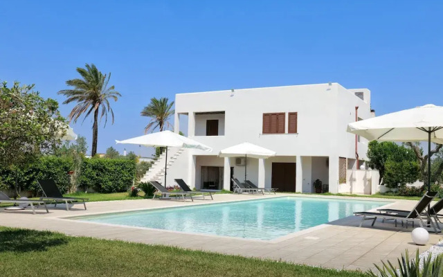 Tenuta Ricco Mono With Pool And Garden