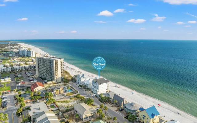 Pineapple Paradise! 6BR 7BA Beachfront House! Private Pool! Grill! Sleeps 16!