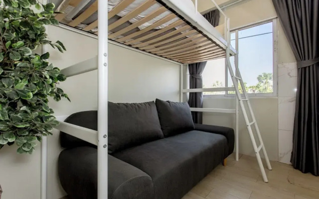 Nomad Plus Life Hostel Pattaya