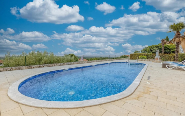 Pool House Kristina Near Pore