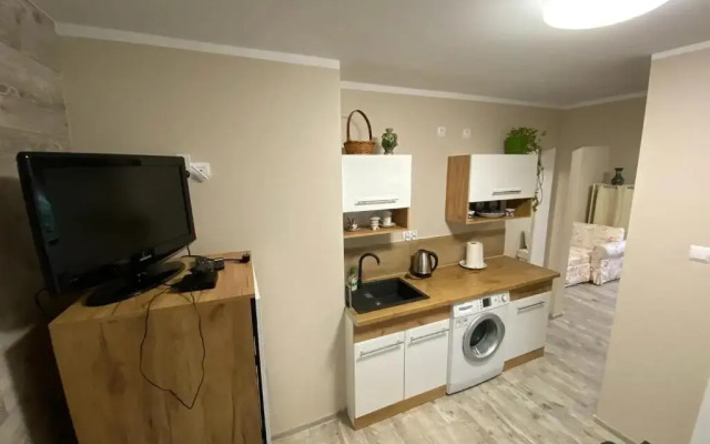 L&B House