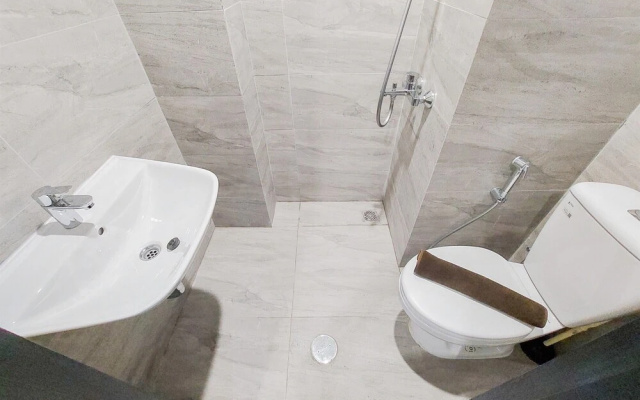 Good And Homey Studio At Collins Boulevard Apartment