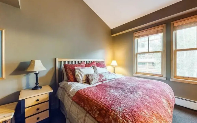 Luxury 3 Bedroom Mountain Condo in River Run Village with Beautiful Mountain Views and Walking Distance to Ski