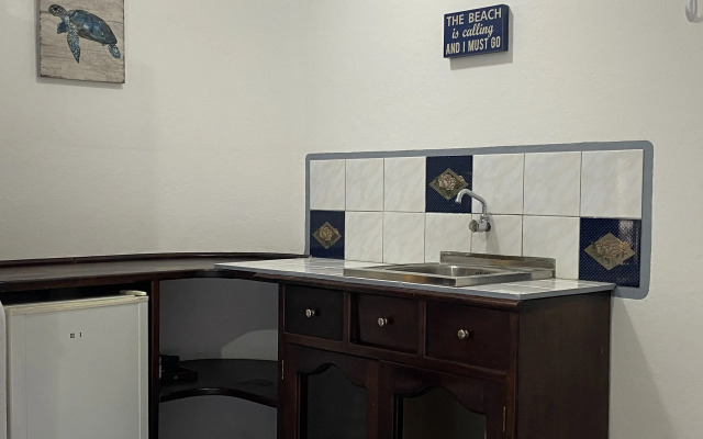 Maidith White Cove Hotel