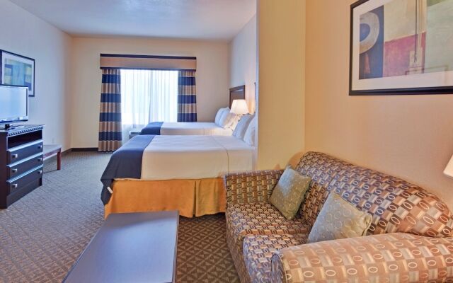 Holiday Inn Express Delano Highway 99