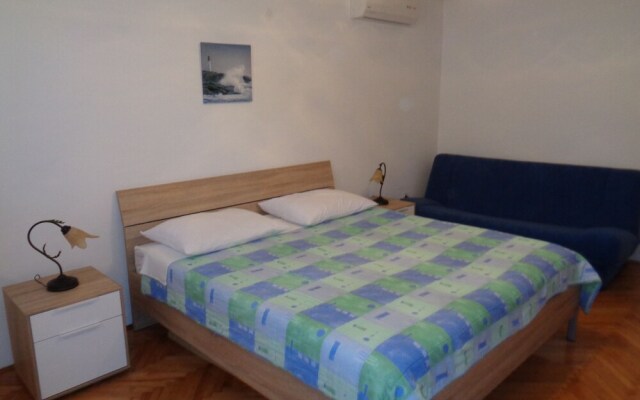 Apartments Ivica - Quiet Street