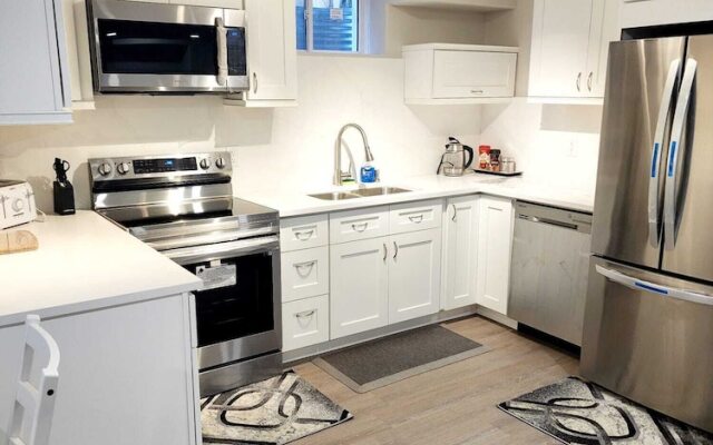 Stunning - Basement Apt in Barrie